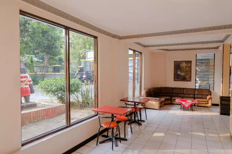 Hotelli Dewi Near Gor Merdeka Jombang Mitra Reddoorz