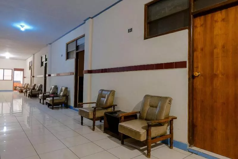 Hotelli Dewi Near Gor Merdeka Jombang Mitra Reddoorz