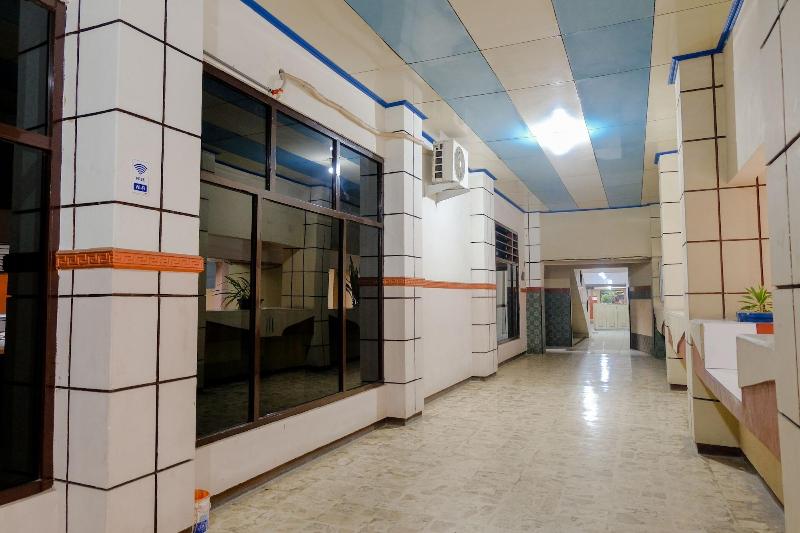 Hotel Dewi Near Gor Merdeka Jombang Mitra Reddoorz