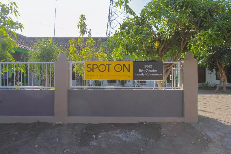 ホテル Spot On 2042 Zam Zam Family Syariah