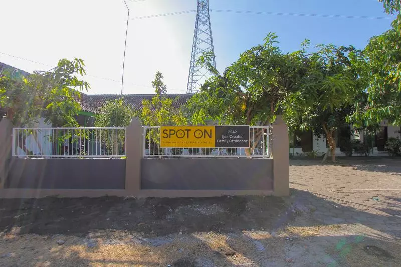 ホテル Spot On 2042 Zam Zam Family Syariah