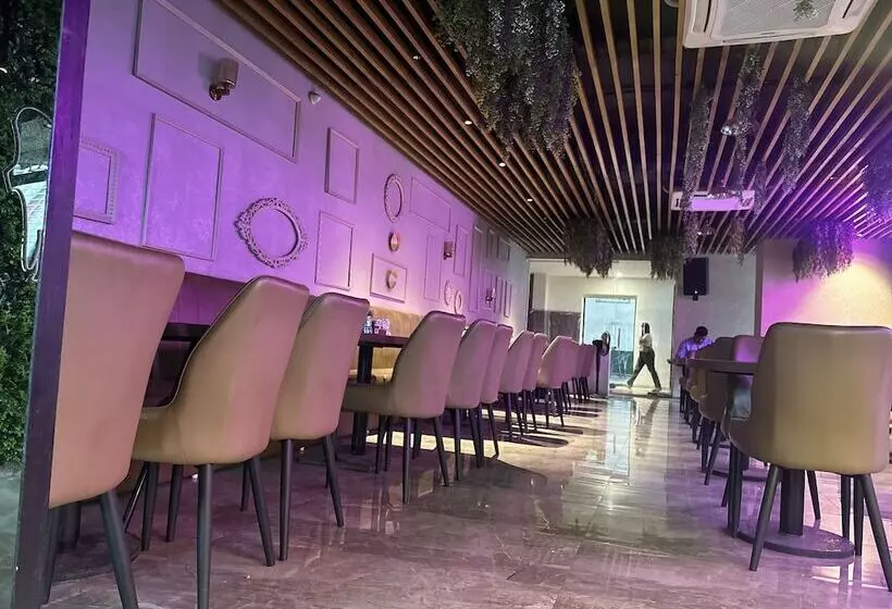 ホテル Merakee   Near Dahisar Mira Road Mumbai