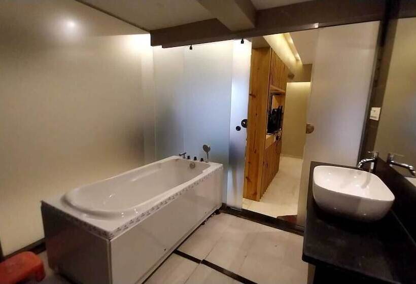 Отель Merakee Near Dahisar Mira Road Mumbai