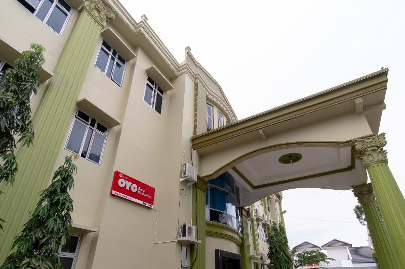 ホテル Oyo 1400 Barat Residence