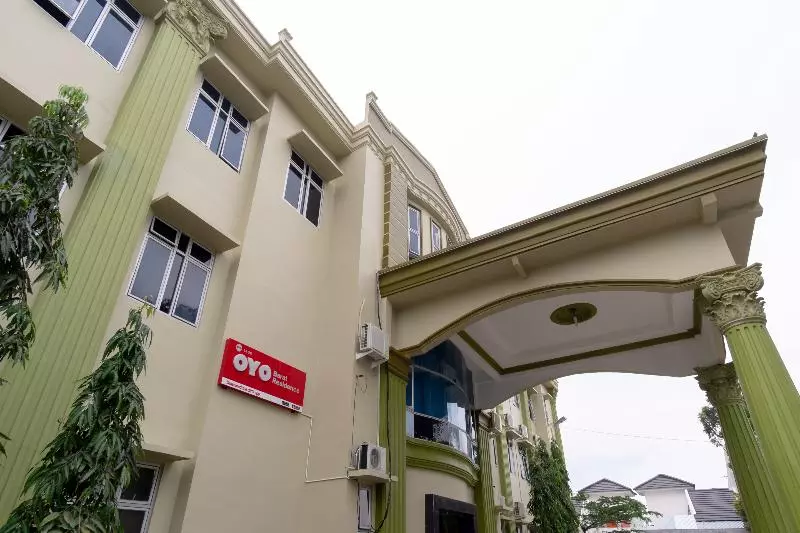 ホテル Oyo 1400 Barat Residence