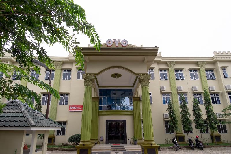 ホテル Oyo 1400 Barat Residence