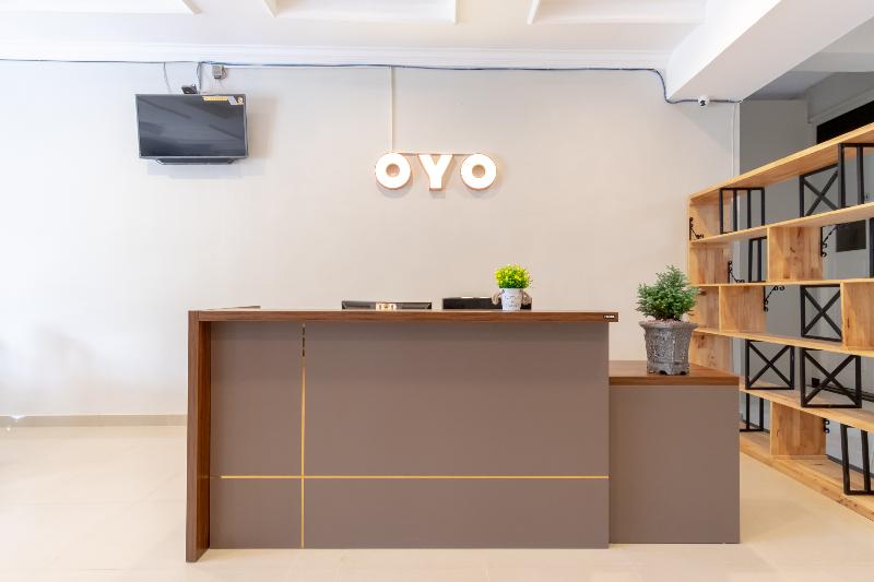 ホテル Oyo 1400 Barat Residence