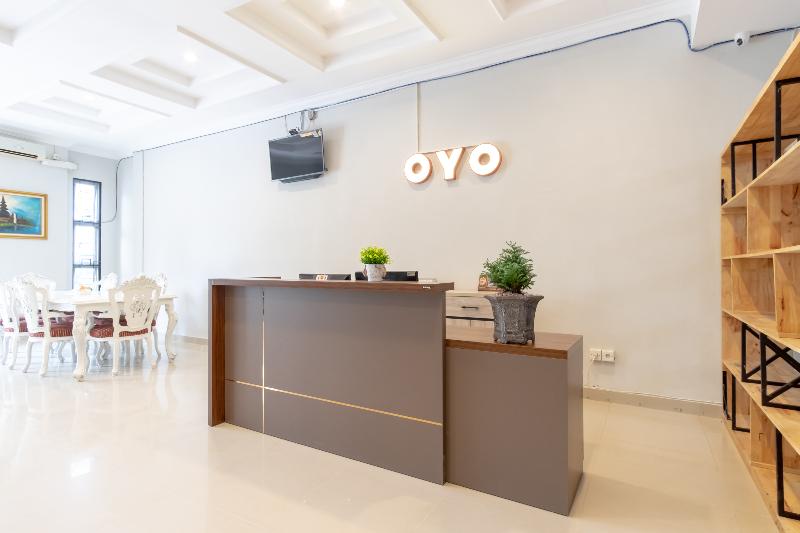 ホテル Oyo 1400 Barat Residence