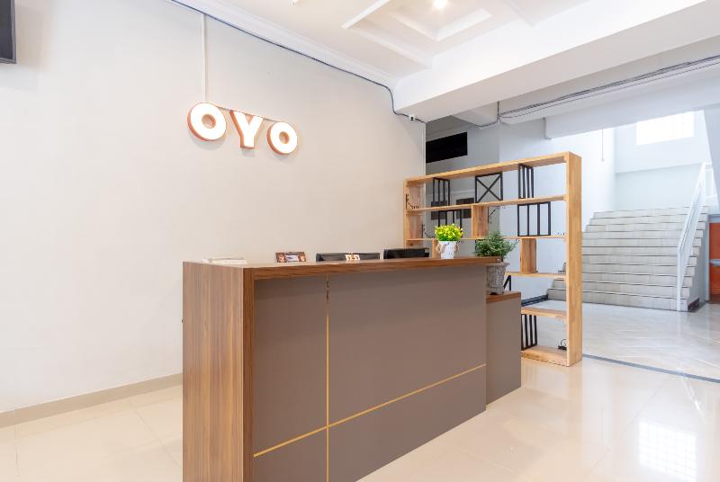 ホテル Oyo 1400 Barat Residence