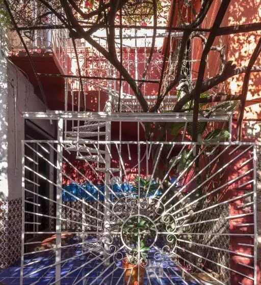 هتل Posada Bugambilias