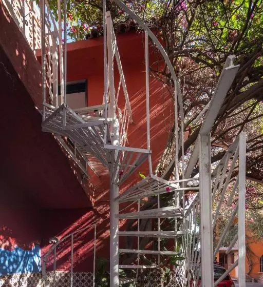 هتل Posada Bugambilias