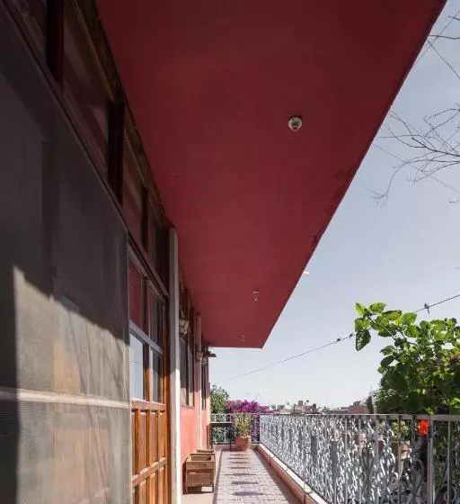 هتل Posada Bugambilias