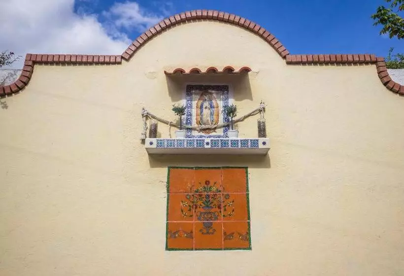 هتل Posada Bugambilias