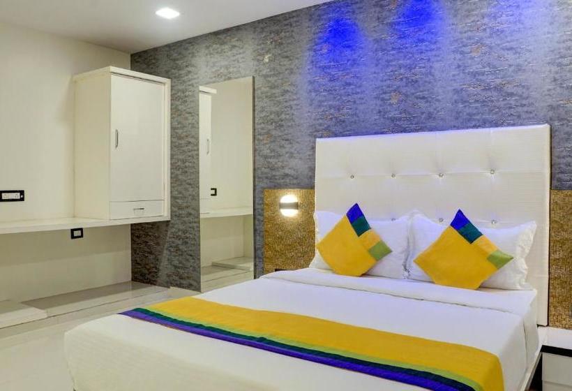 فندق Golden Star Near International Airport