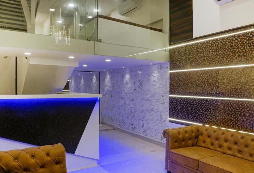 فندق Golden Star Near International Airport