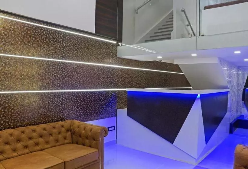 هتل Golden Star Near International Airport