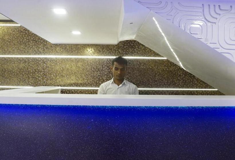 فندق Golden Star Near International Airport