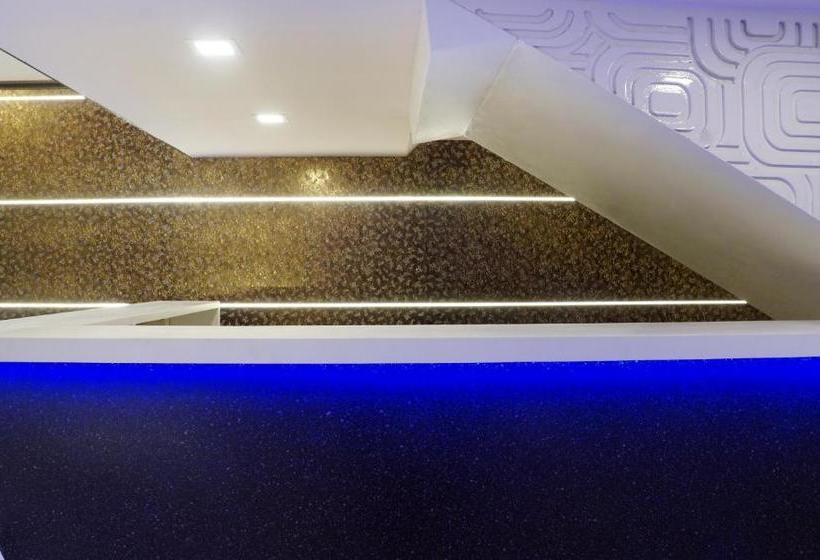 فندق Golden Star Near International Airport