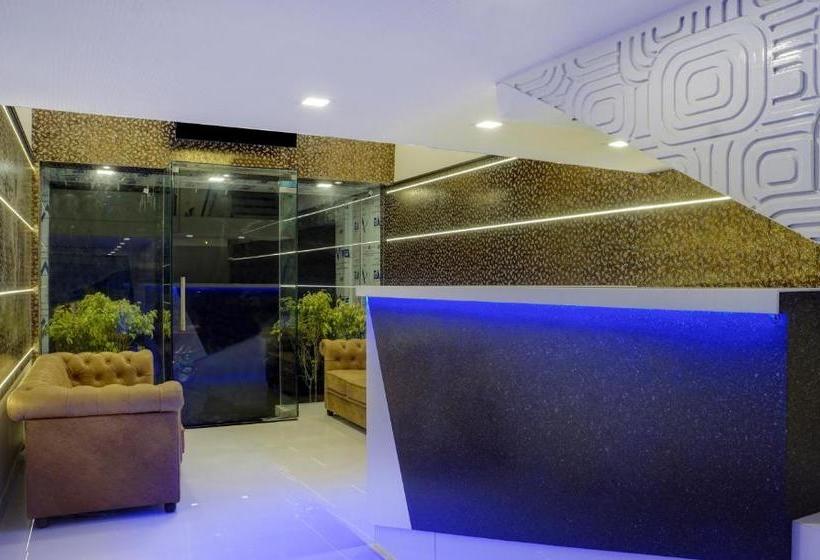 فندق Golden Star Near International Airport