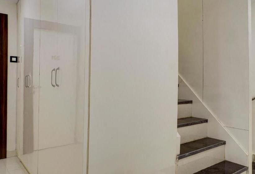 فندق Golden Star Near International Airport