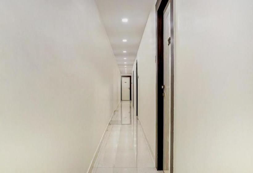 فندق Golden Star Near International Airport