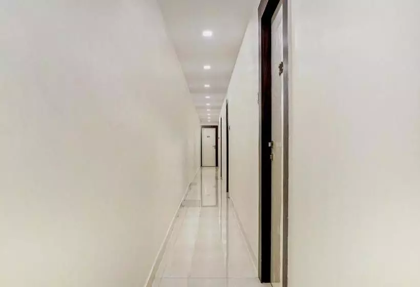 هتل Golden Star Near International Airport