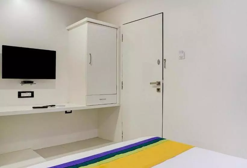 هتل Golden Star Near International Airport