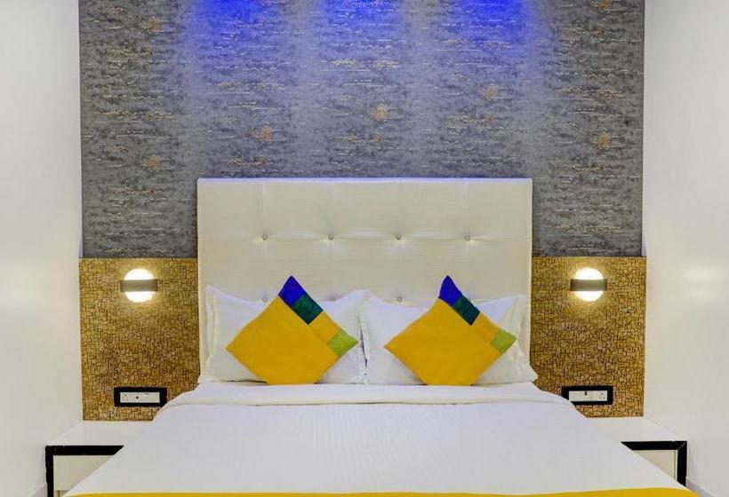 فندق Golden Star Near International Airport