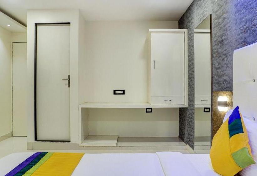 فندق Golden Star Near International Airport