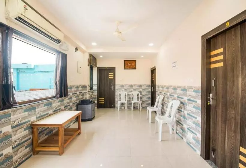 ホテル Aahvanam Guest House