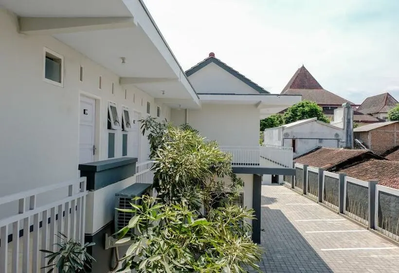 هتل Capital O 1475 Oemah Jawa Family Residence