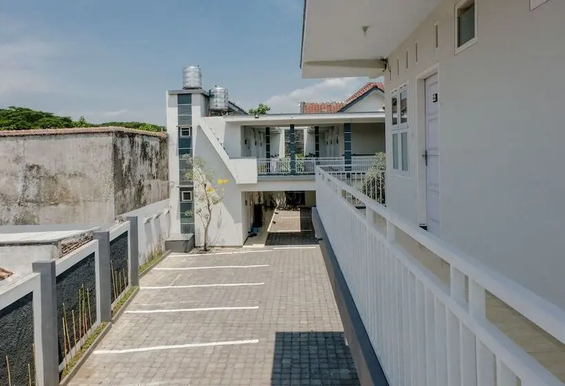 هتل Capital O 1475 Oemah Jawa Family Residence