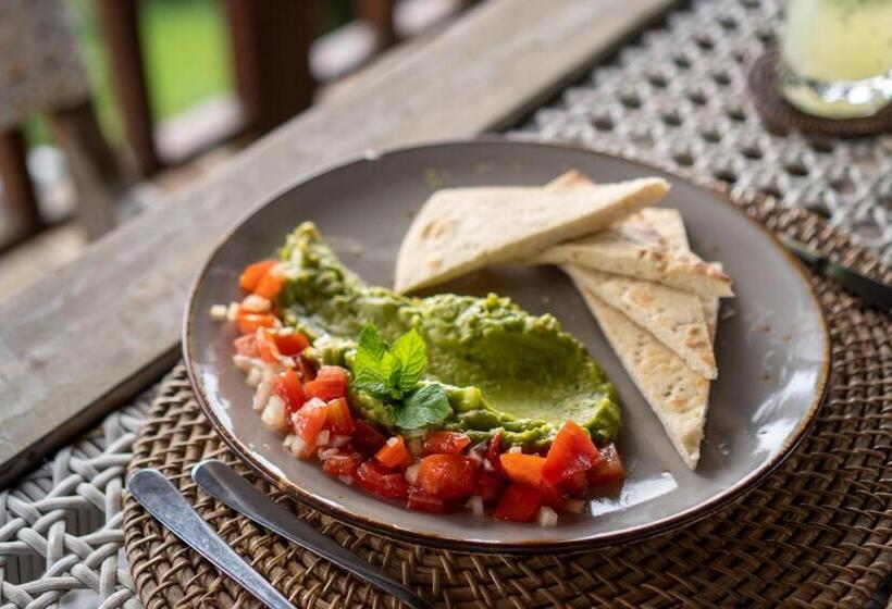 בית מלון כפרי Munduk Farmhouse