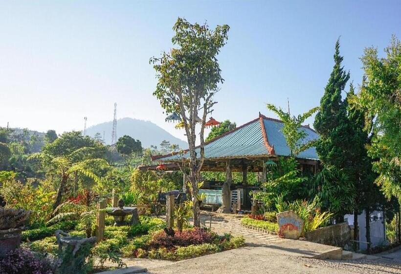 בית מלון כפרי Munduk Farmhouse