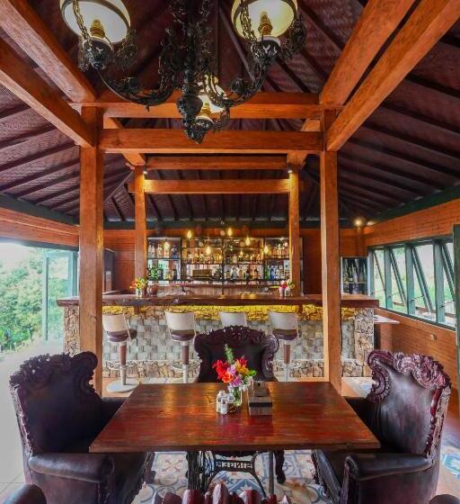 בית מלון כפרי Munduk Farmhouse