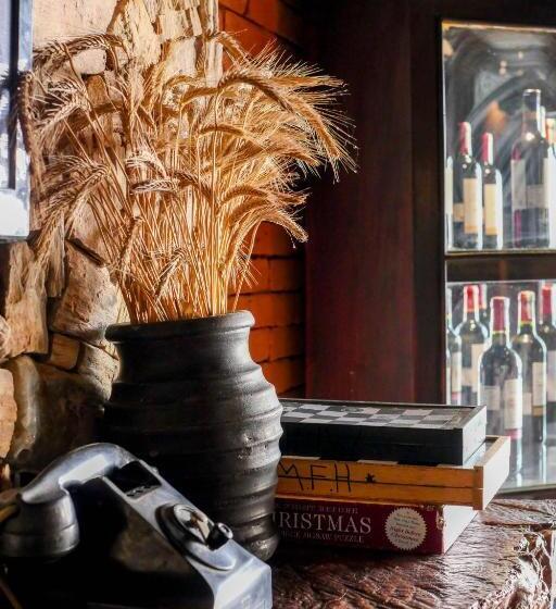 בית מלון כפרי Munduk Farmhouse