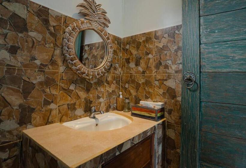 בית מלון כפרי Munduk Farmhouse