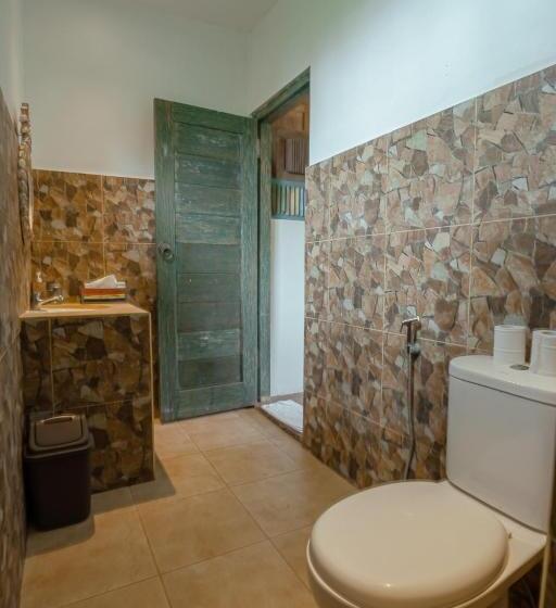 בית מלון כפרי Munduk Farmhouse