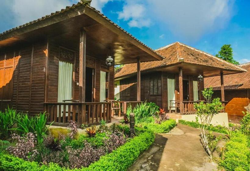 בית מלון כפרי Munduk Farmhouse