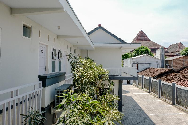 ホテル Capital O 1475 Oemah Jawa Family Residence