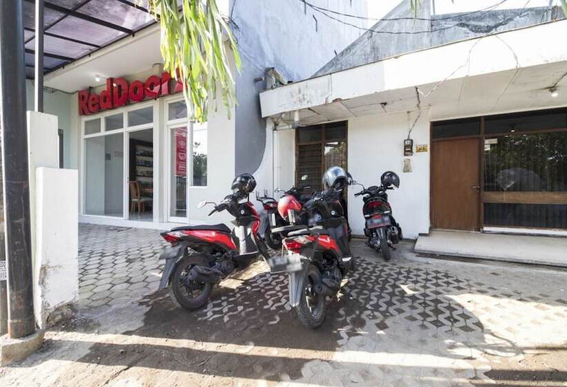 פנסיון Reddoorz Near Condongcatur Bus Station
