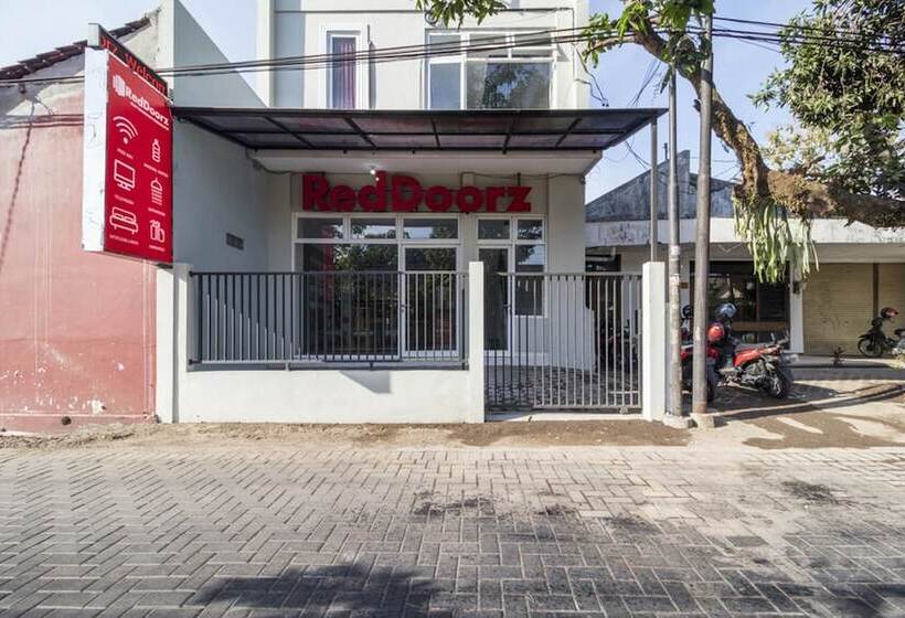 פנסיון Reddoorz Near Condongcatur Bus Station