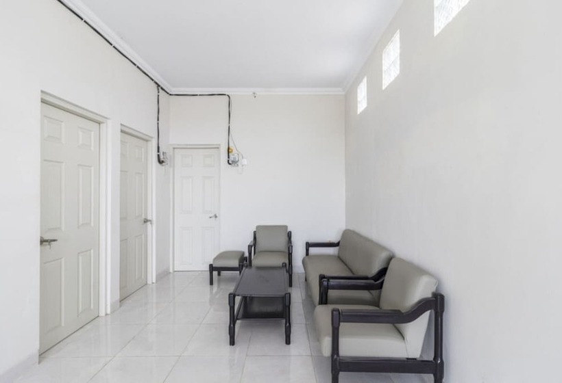 פנסיון Reddoorz Near Condongcatur Bus Station