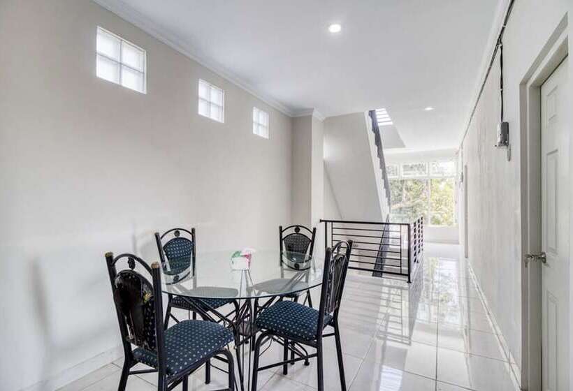 פנסיון Reddoorz Near Condongcatur Bus Station