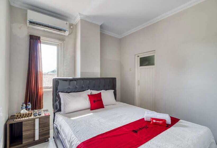 פנסיון Reddoorz Near Condongcatur Bus Station