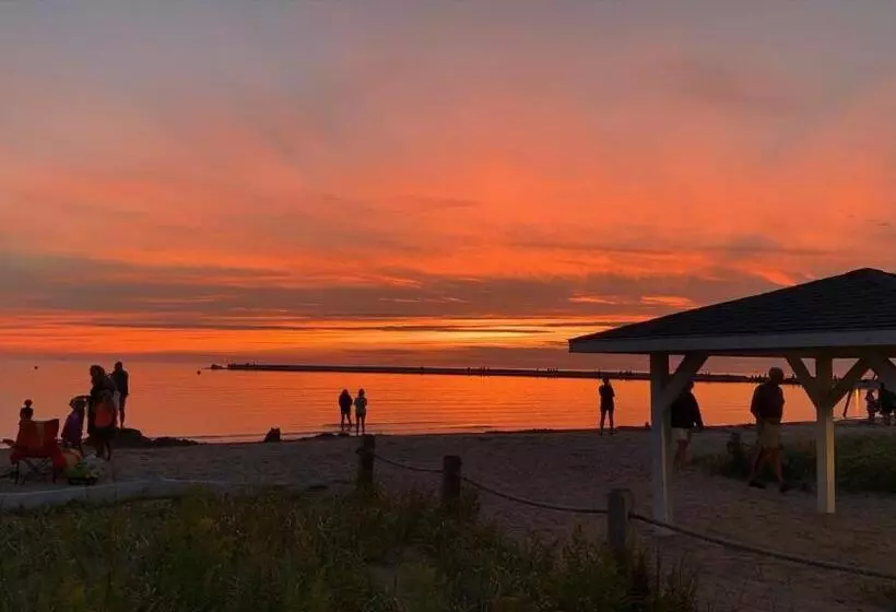 Hotelli Paradise Inn On The Beach