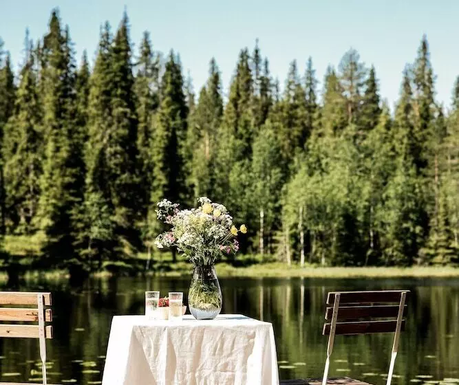 Lomakeskus Magical Pond Nature Igloos