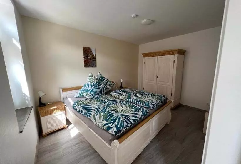 Hotelli Gasthaus Zur Weintraube