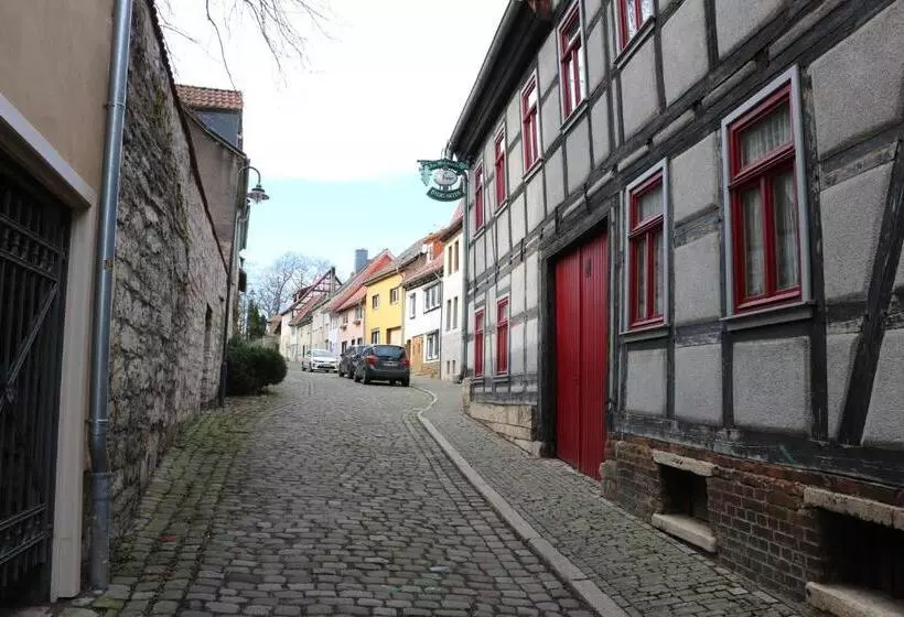 Hotelli Gasthaus Zur Weintraube