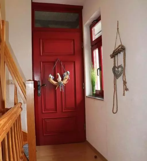 Hotelli Gasthaus Zur Weintraube